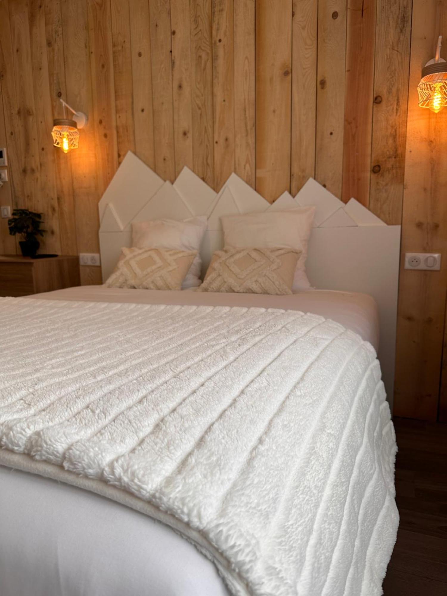 Auberge Du Vieux Lanas Logis Hotel Restaurant Екстериор снимка