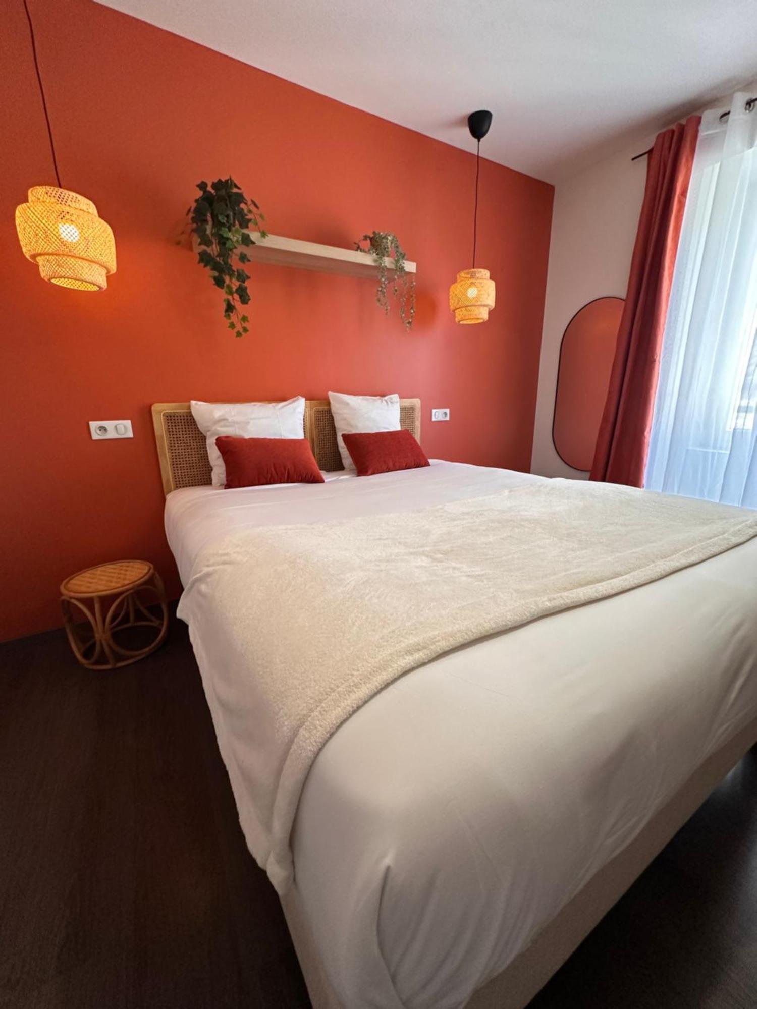 Auberge Du Vieux Lanas Logis Hotel Restaurant Екстериор снимка