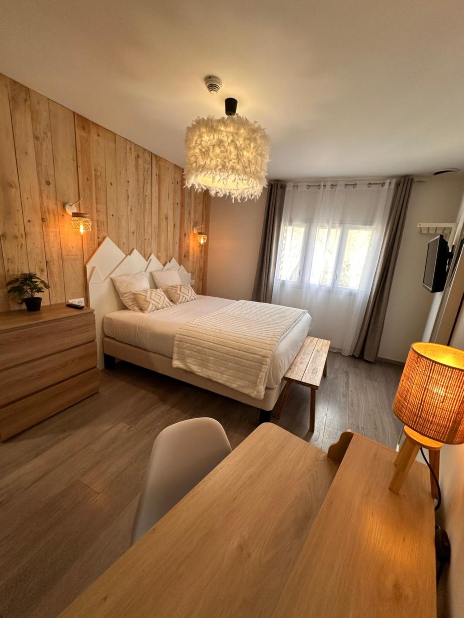 Auberge Du Vieux Lanas Logis Hotel Restaurant Екстериор снимка