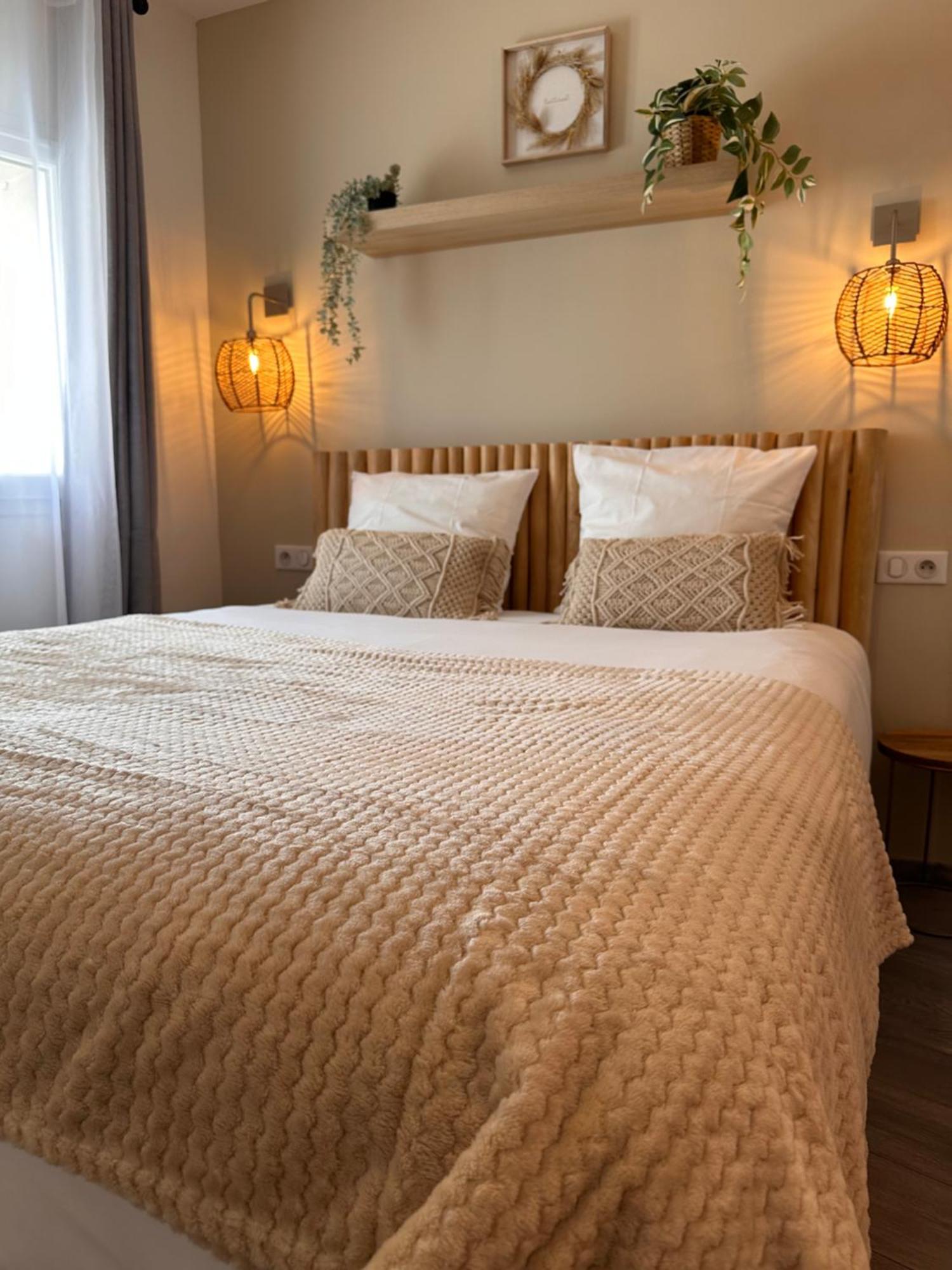 Auberge Du Vieux Lanas Logis Hotel Restaurant Екстериор снимка