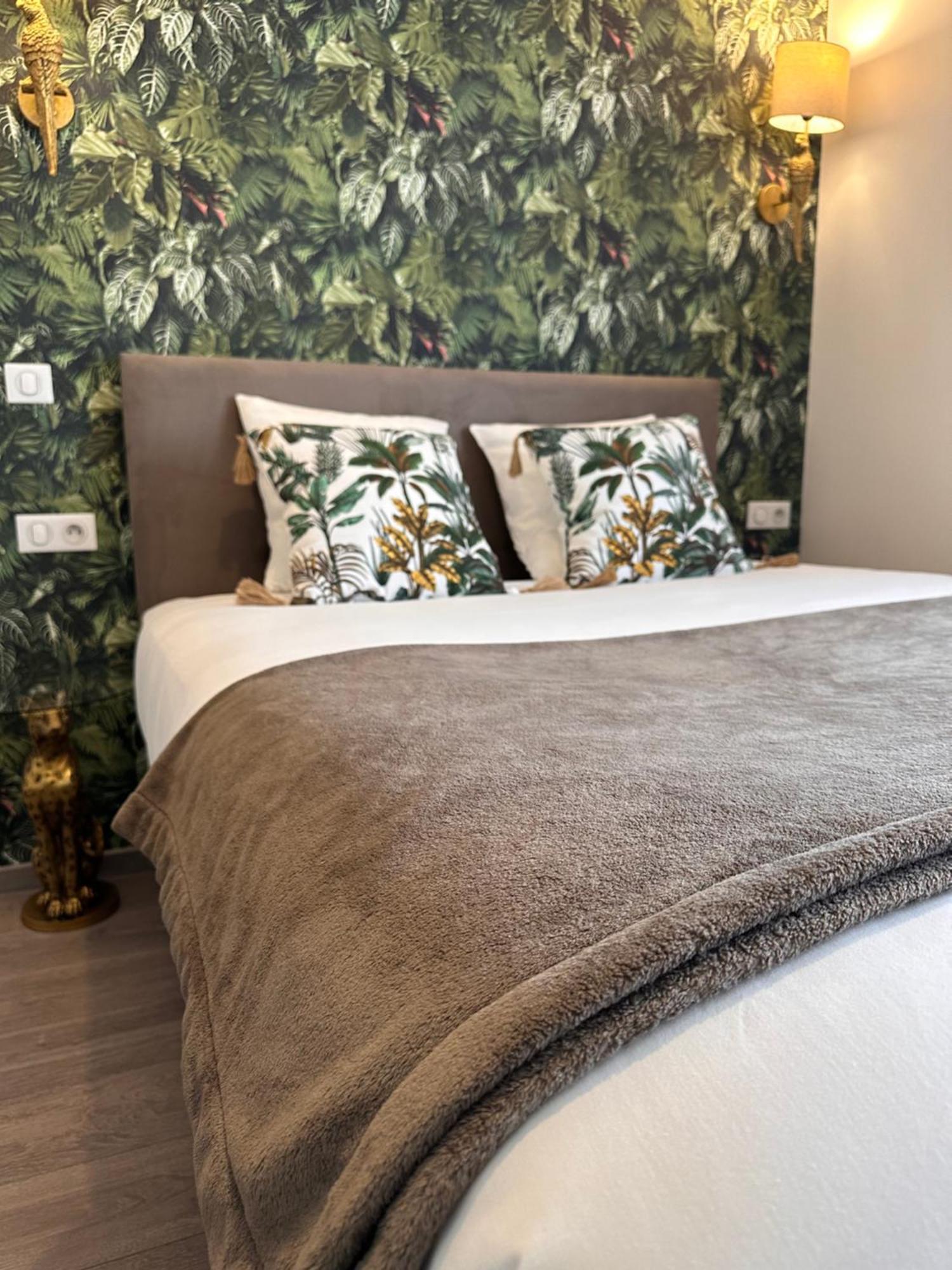 Auberge Du Vieux Lanas Logis Hotel Restaurant Екстериор снимка