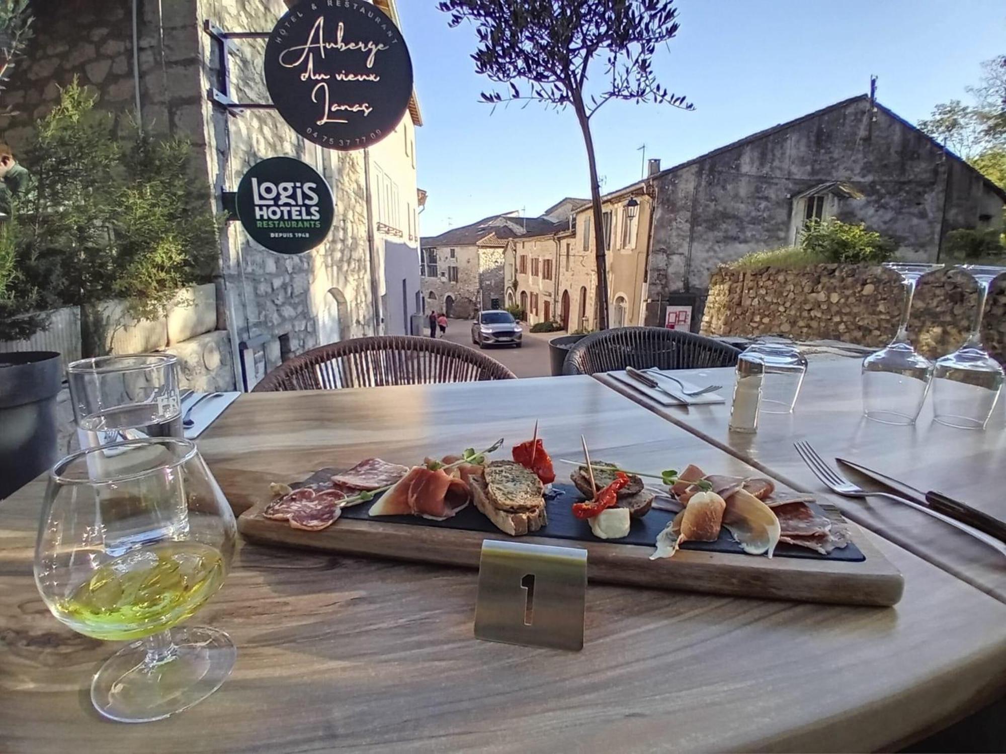 Auberge Du Vieux Lanas Logis Hotel Restaurant Екстериор снимка