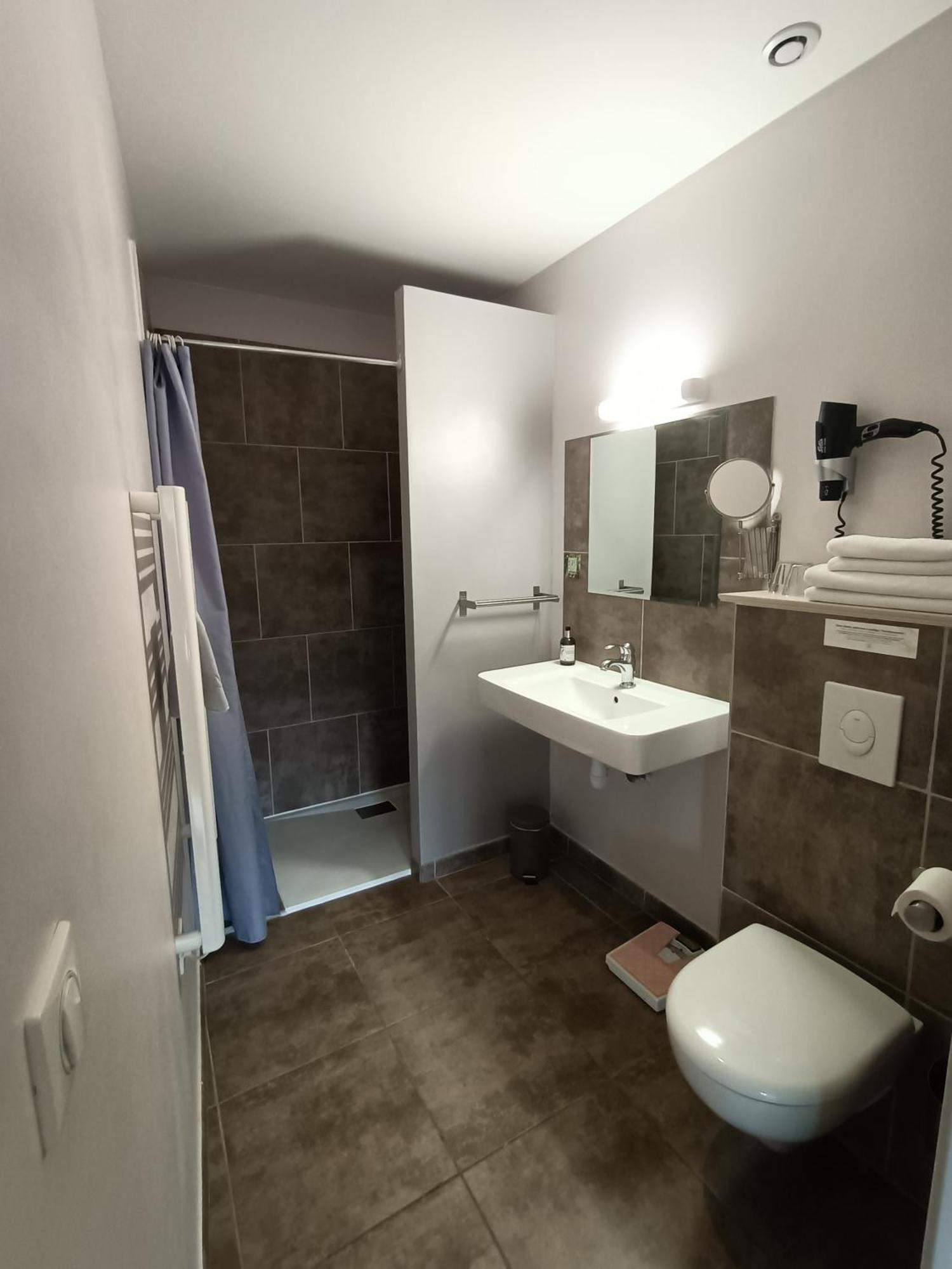 Auberge Du Vieux Lanas Logis Hotel Restaurant Екстериор снимка