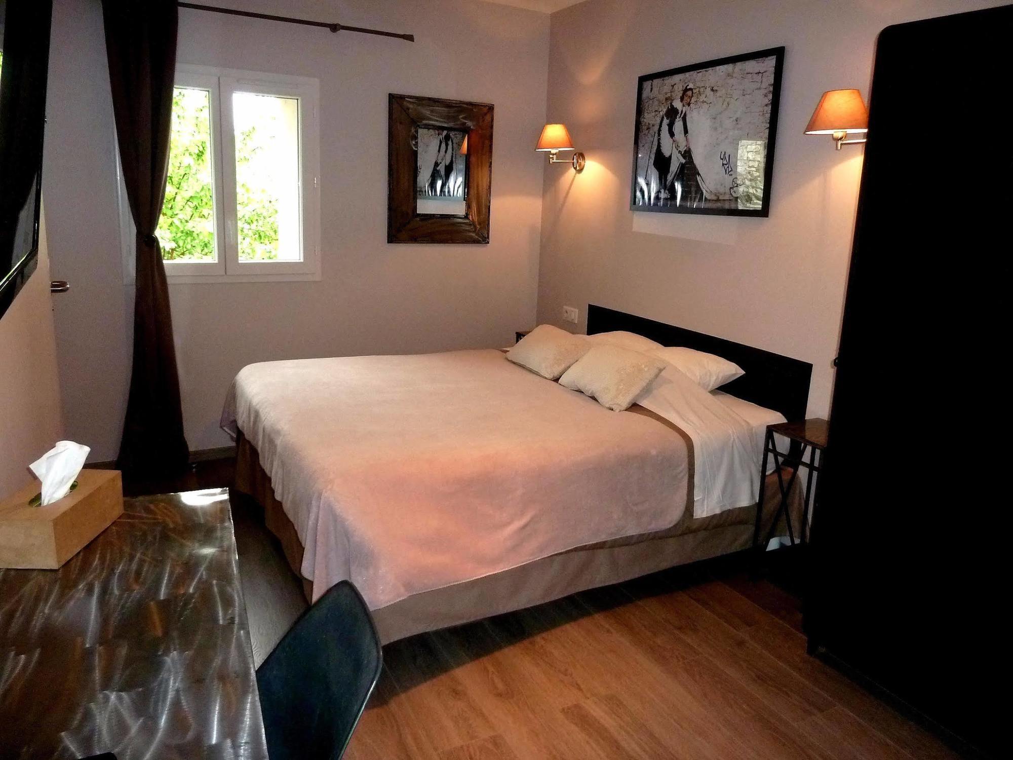 Auberge Du Vieux Lanas Logis Hotel Restaurant Екстериор снимка