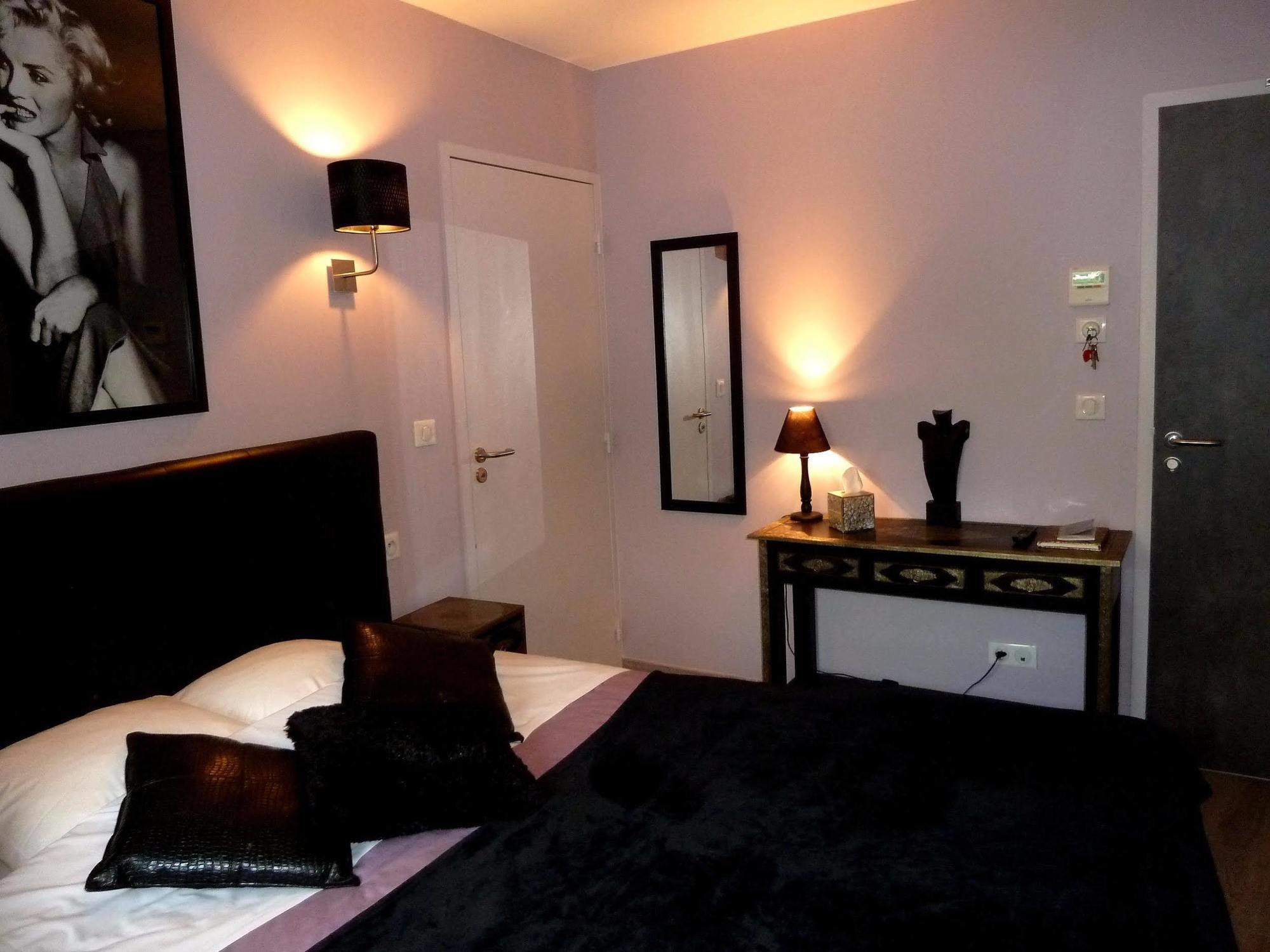 Auberge Du Vieux Lanas Logis Hotel Restaurant Екстериор снимка