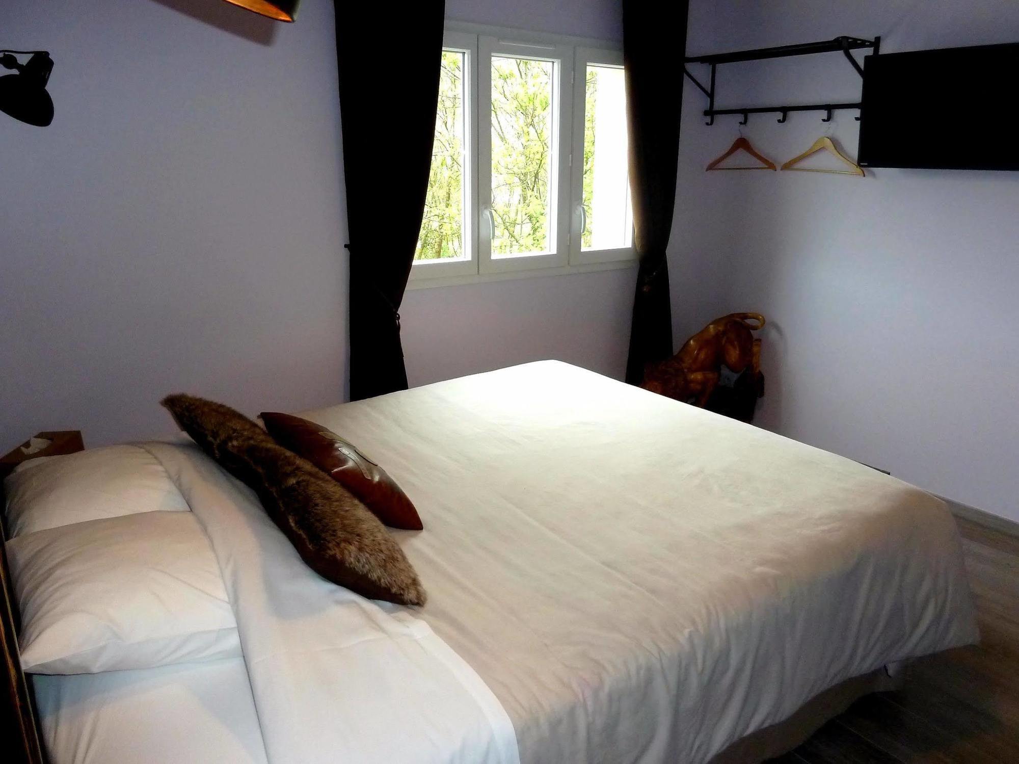 Auberge Du Vieux Lanas Logis Hotel Restaurant Екстериор снимка