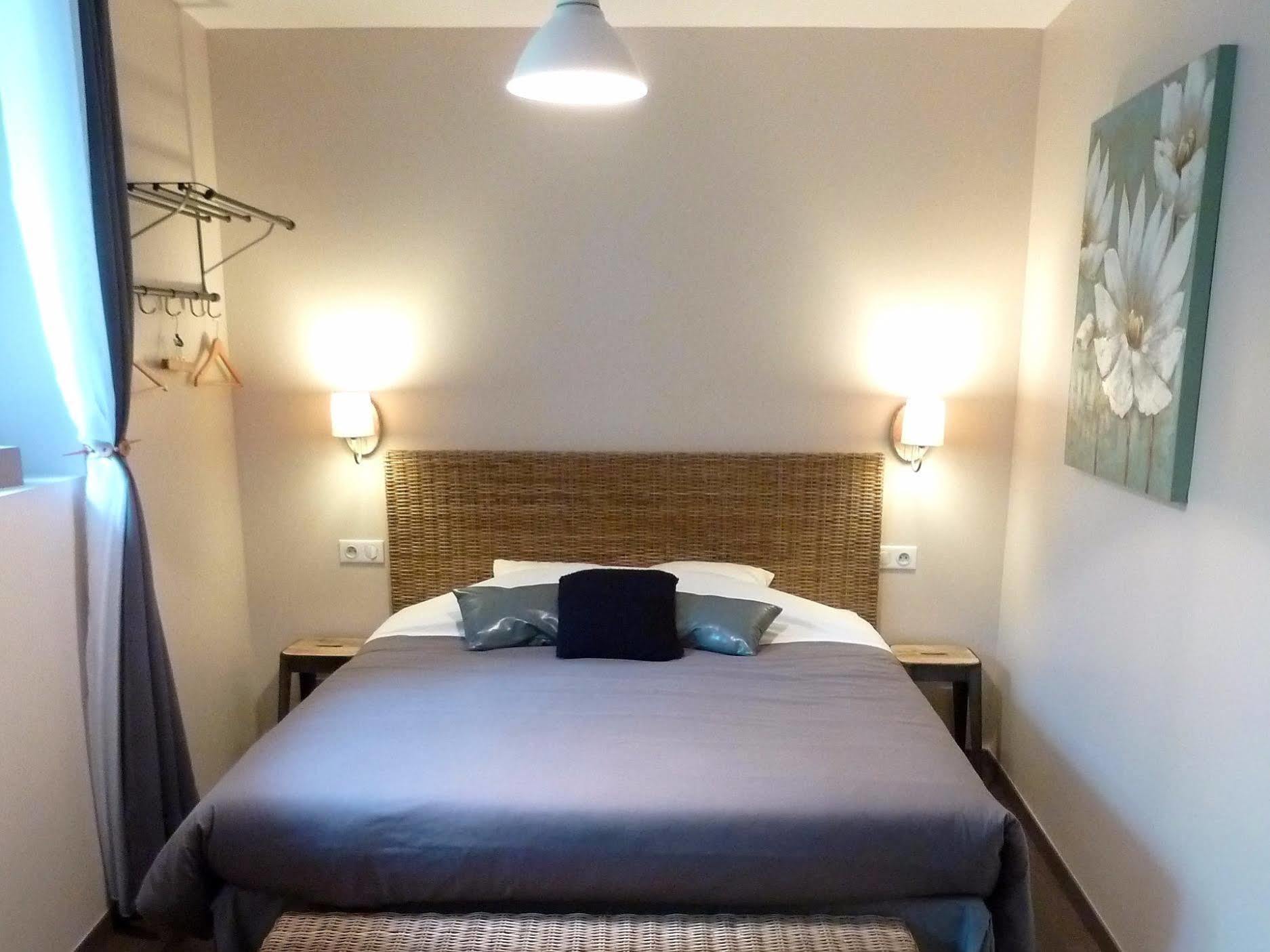 Auberge Du Vieux Lanas Logis Hotel Restaurant Екстериор снимка